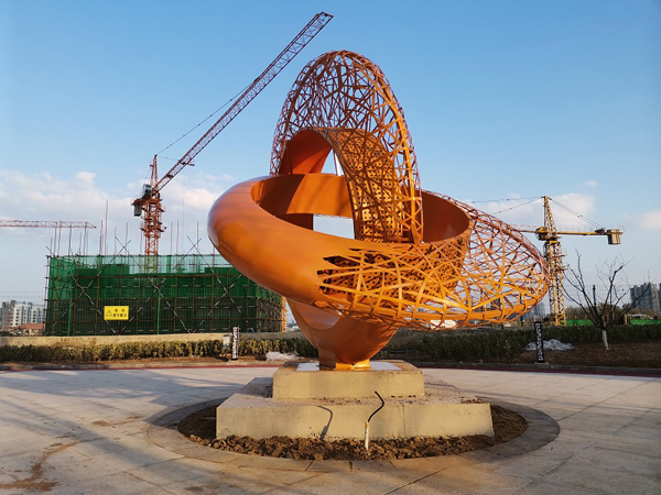 烟台不锈钢金戒指雕塑