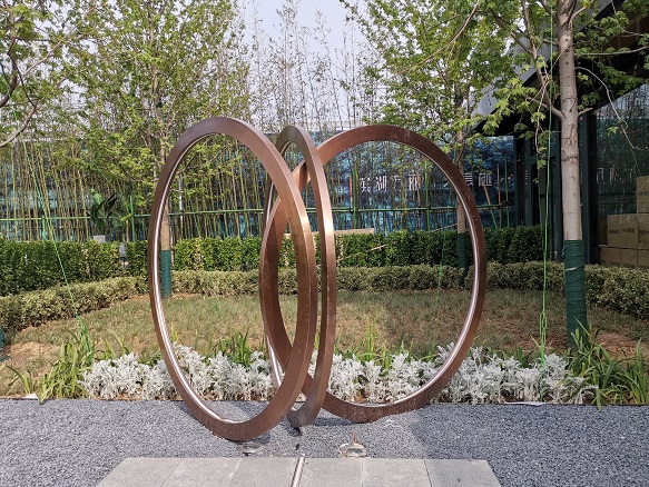 莱山滨湖万丽烟台雕塑不锈钢电镀灯光雕塑